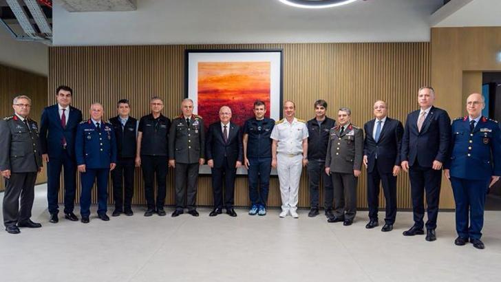 Millî Savunma Bakanı Yaşar Güler, Özdemir Bayraktar Millî Teknoloji Merkezini ziyaret etti