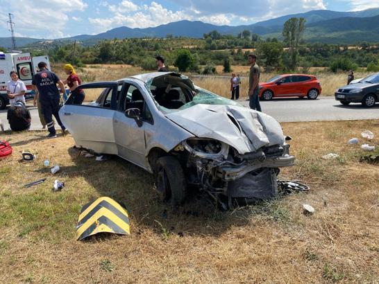 Takla atan otomobildeki 7 yaşındaki Azra öldü, ailesi yaralı