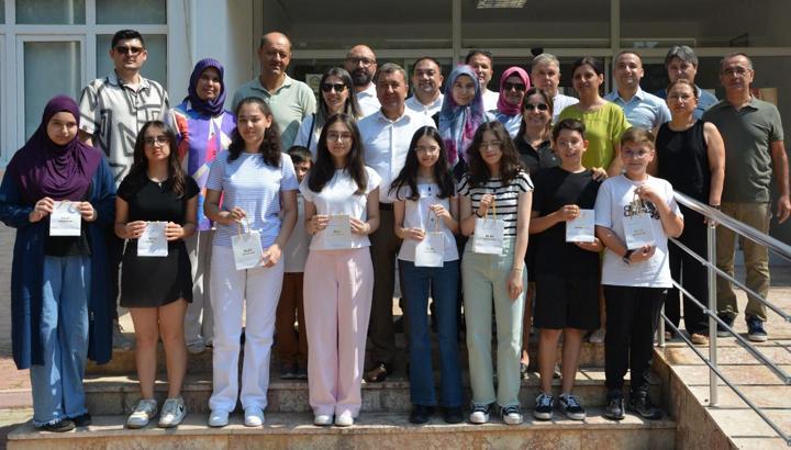 LGS'de başarılı olan öğrencilere ödül