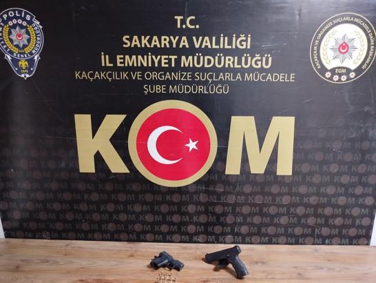 Sakarya'da sahte dolar ve silah operasyonu; 2 gözaltı