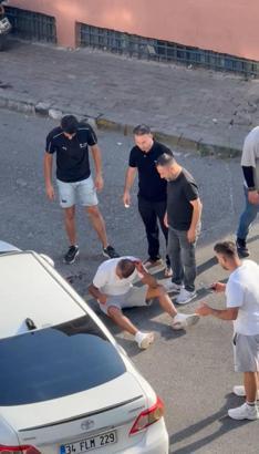 İstanbul - Bağcılar'da tartıştığı sürücüye küfretti; sopa darbesiyle yere düşüp yaralandı