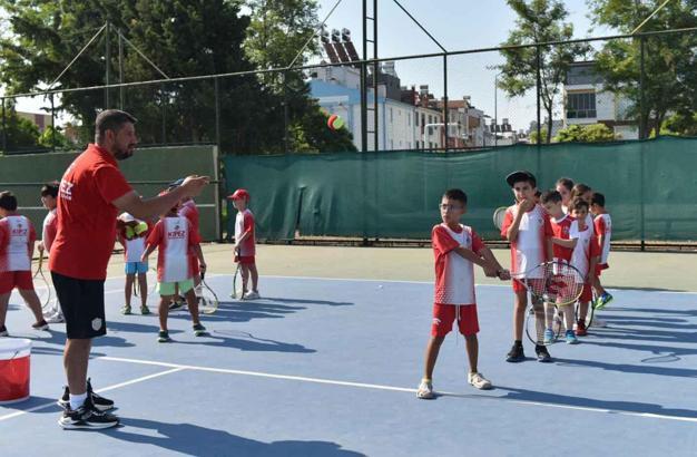 Kepez’de çocuklar sporla gelişiyor