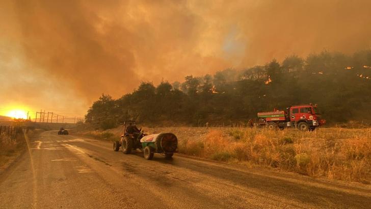Sakarya’da çıkıp Bilecik’e sıçrayan orman yangını yayıldı; 4 köy tahliye edildi