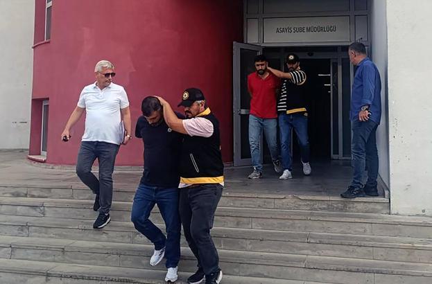 Kendilerini polis olarak tanıtıp, 4 milyon 250 bin lira dolandırdılar