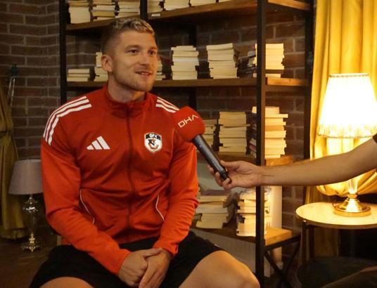 Semih Güler: Dünyanın en iyi futbolcuları ile kendini kıyaslamak güzel oluyor