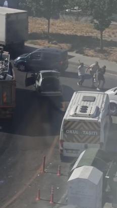 İstanbul - Kağıthane'de trafik kavgasında keserle saldırdı; o anlar kamerada