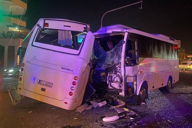 3 midibüsün karıştığı kazada 6 yaralı