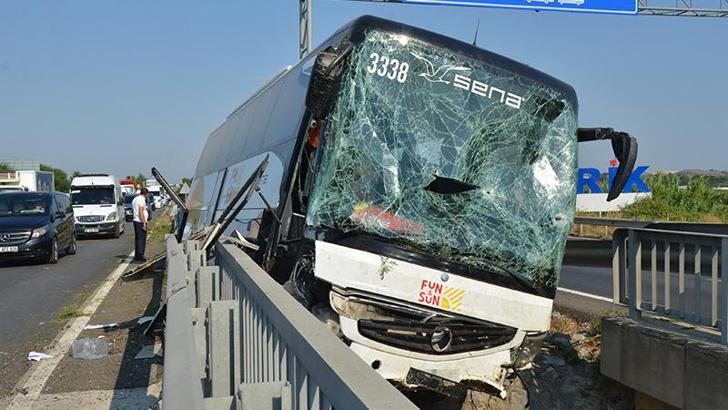 34 turistin bulunduğu otobüs faciaya ramak kala durdu