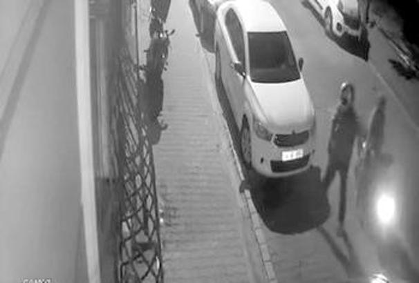 İstanbul- Esenyurt'ta motosiklet hırsızlığı kamerada