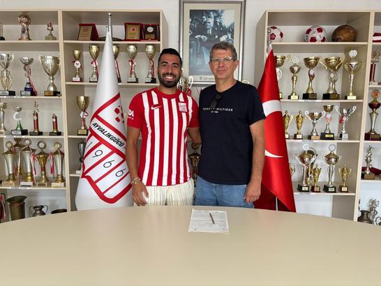 Ayvalıkgücü Ufuk Özcan'la imzaladı