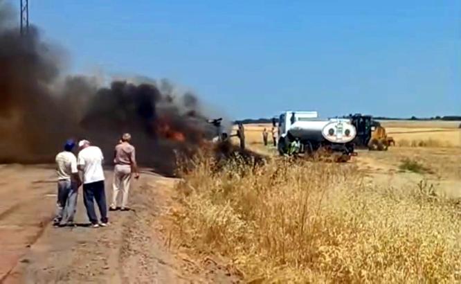 Tekirdağ’da alev alan iş makinesi yandı