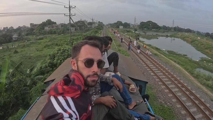 Kuralsız Sokaklar'ın sunucusu Mert Öztürk, Dominik'te kaza geçirdi