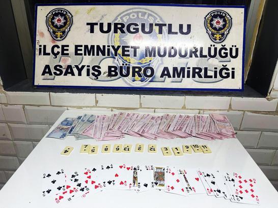 Manisa'da kumar oynarken suçüstü yakalanan 3 kişiye ceza yağdı