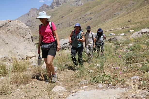 İzmirli doğaseverler, Cilo-Sat dağlarına çıktı