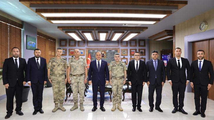 20 yıl önce çantada ölü bulunan bebeğin faillerini yakalayan jandarma personeline Vali Usta’dan teşekkür belgesi