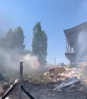 Anız yangınında alevler eve sıçradı