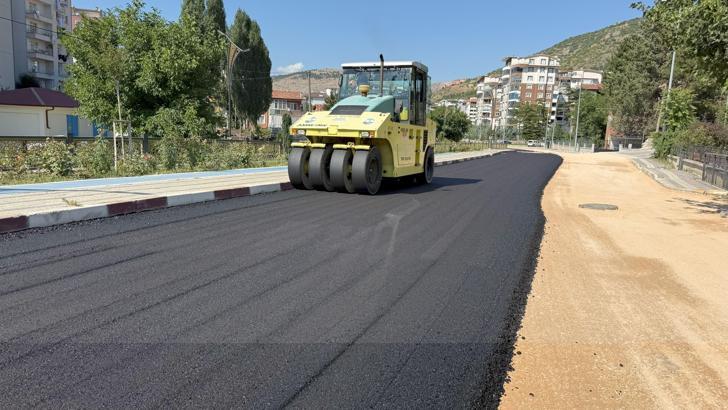 Kemer Mahallesi’nde asfalt ve kaldırım çalışmaları tamamlandı