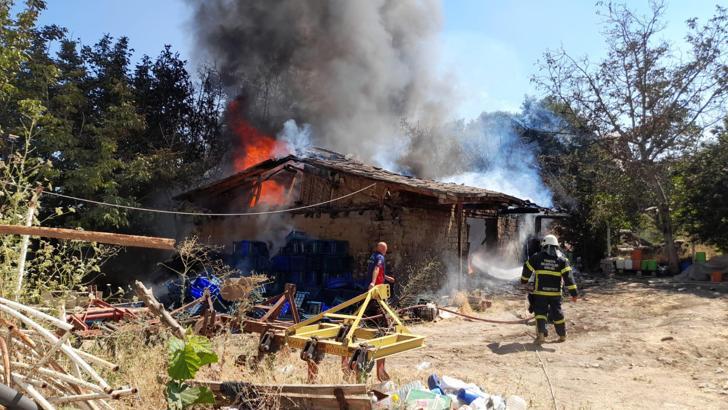 Tokat'ta yangında 2 traktör ve 1,5 ton buğday yandı /Video eklendi