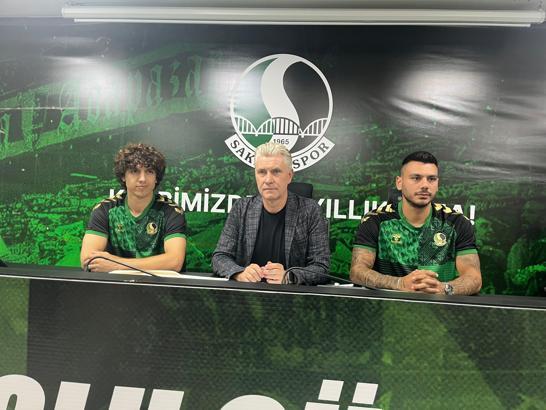 Sakaryaspor iki futbolcuya birden imza attırdı