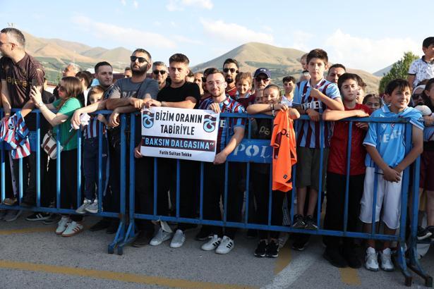 Trabzonspor'un Erzurum kampına taraftarlardan yoğun destek