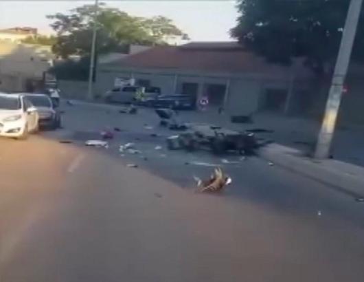 İstanbul- Kadıköy'de motosiklet aydınlatma direğine çarptı: 2 yaralı