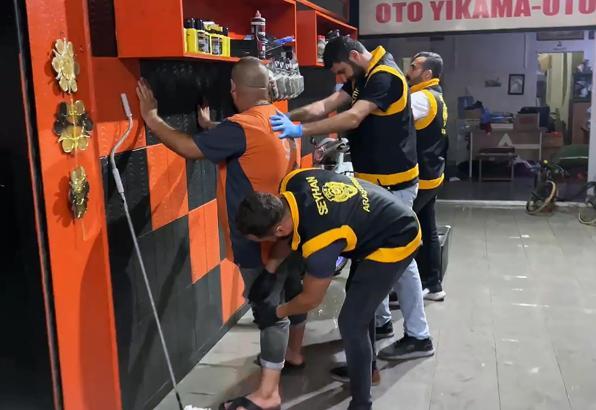 Oto galerideki uyuşturucu ticaretine suçüstü