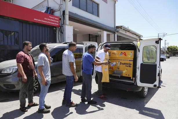 Kavurucu sıcaklarda Büyükşehir’den buz gibi limonata