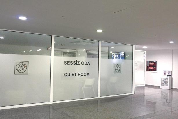 İzmir Adnan Menderes’te ‘Sessiz Oda’ hizmete açıldı