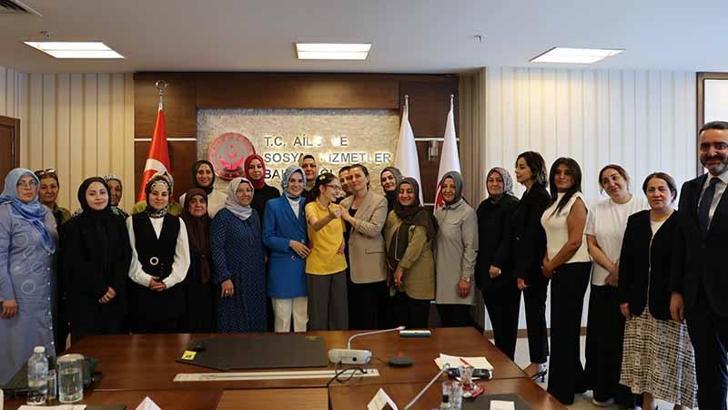 Bakan Göktaş, şehit eşleriyle bir araya geldi