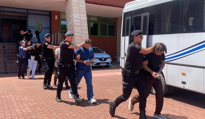 Isparta'da silahlı 'yan bakma' kavgası; 3 yaralı, 2 tutuklama