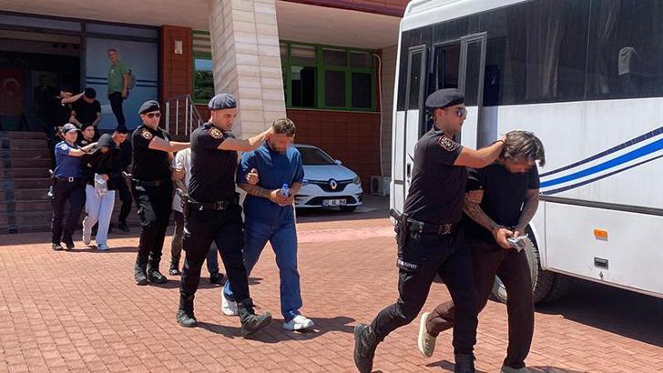 Isparta'da silahlı 'yan bakma' kavgası; 3 yaralı, 2 tutuklama