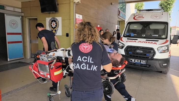 Bursa'da, fabrikanın çatısından beton zemine düşen işçi ağır yaralandı