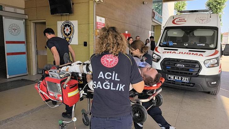 Bursa'da, fabrikanın çatısından beton zemine düşen işçi ağır yaralandı