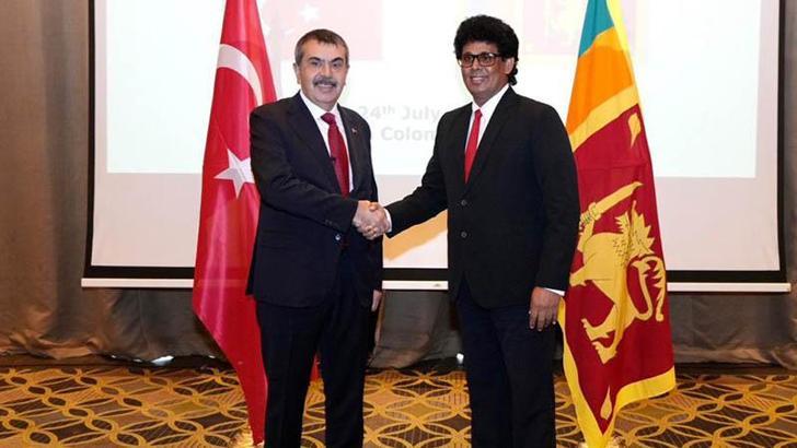 Bakan Tekin, Sri Lanka’da