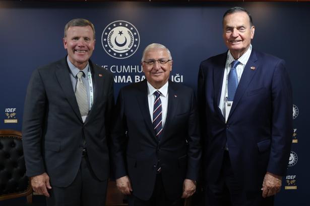 İstanbul- Bakan Güler'in IDEF'te diplomatik görüşmeleri sürüyor / Ek görüntü