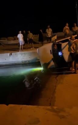 Kontrolden çıkan otomobil kaz ayaptı:  2 yaralı