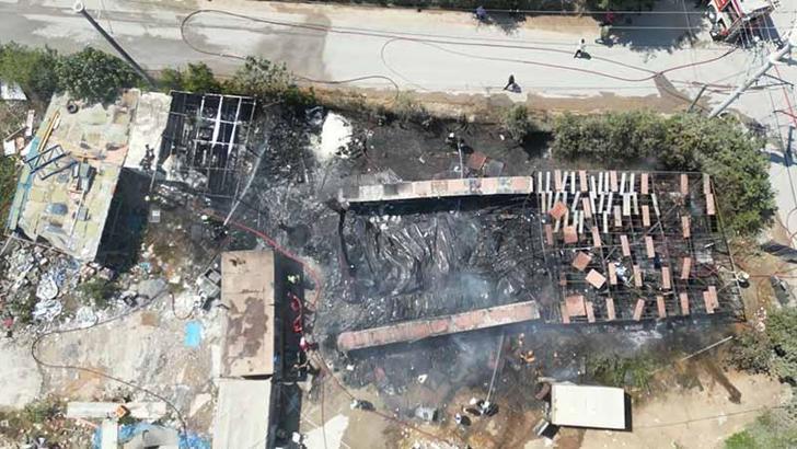 Çıkan yangında yediemin deposu kullanılamaz hale geldi