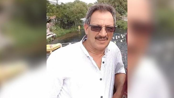 Kamyonundan düşen tomrukların altında kalıp öldü