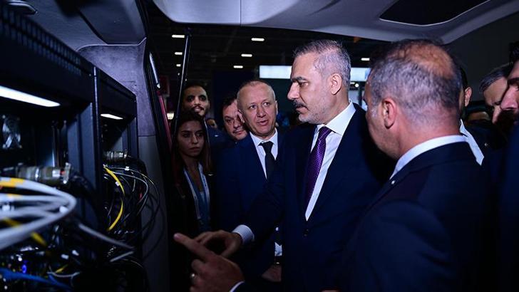 Bakan Fidan, 17. Uluslararası Savunma Sanayii Fuarı’nı ziyaret etti