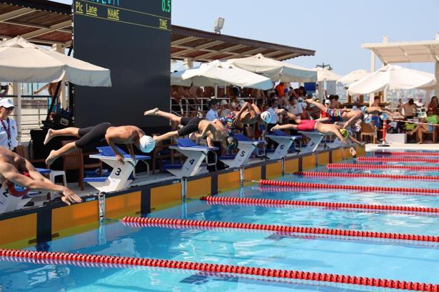 38'inci Uluslararası Prens Adaları Yüzme Şampiyonası'nın ilk gününde rekorlar kırıldı
