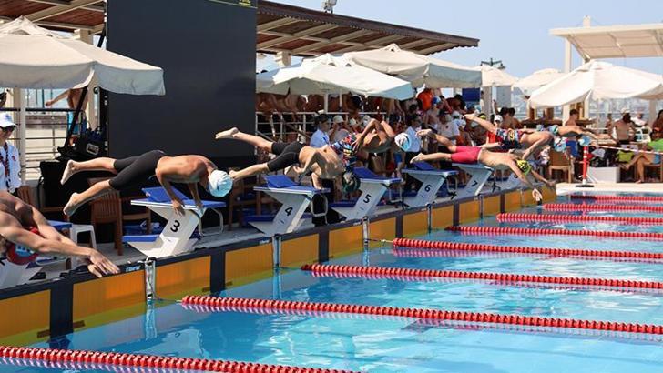 38'inci Uluslararası Prens Adaları Yüzme Şampiyonası'nın ilk gününde rekorlar kırıldı