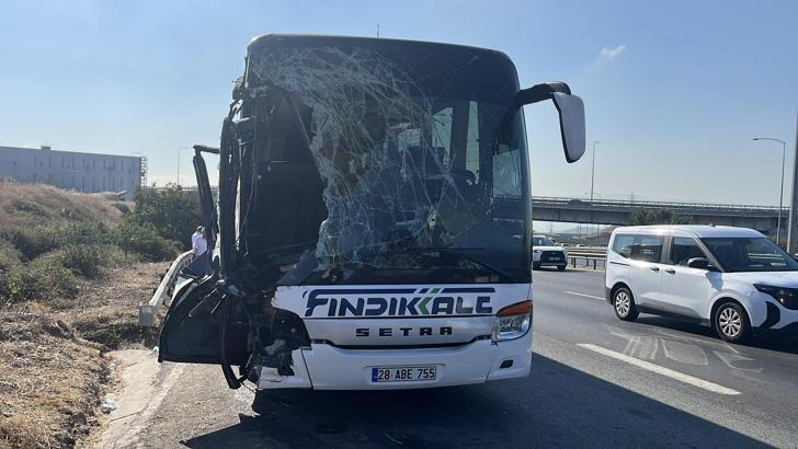 TEM'de yolcu otobüsü kamyona arkadan çarptı; 1’i ağır, 7 yaralı