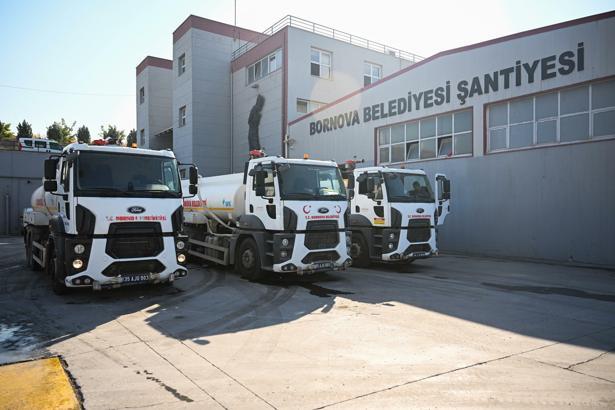 Bornova'da yangınla mücadelede TOMA tipi tankerlerle uygulama