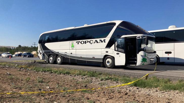 Kamyonet yolcu otobüsüne çarptı; 2 ölü,1 yaralı