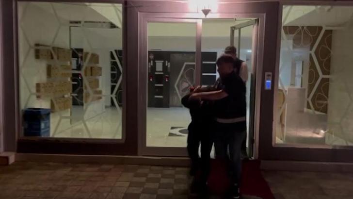 'Polisim' diyerek 5 milyon liralık ziynet eşyası çalan şüpheliler tutuklandı