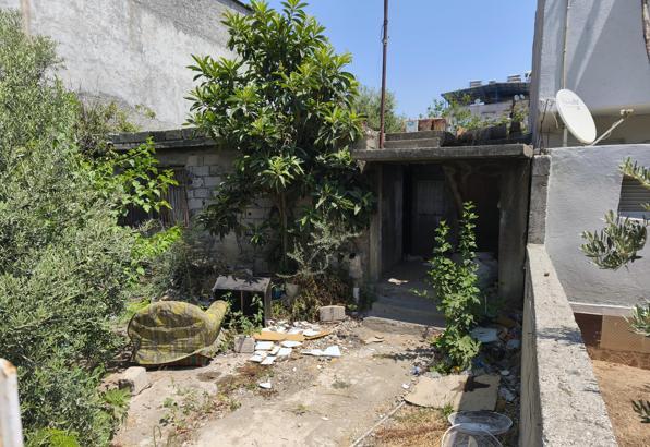 Para vermeyen annesini sopayla döverek öldürdü