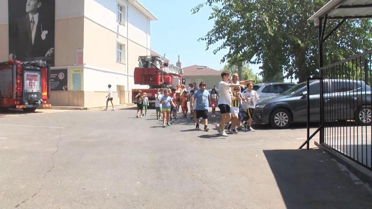 İstanbul - Nişantaşı'nda okulda yangın; 15 öğrenci tahliye edildi / Geniş haber- tahliye görüntüleriyle