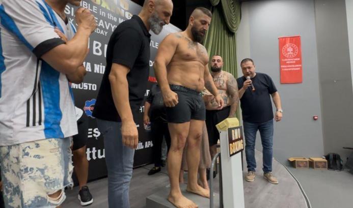 Tuncelili boksör Umut Camkıran, tarihi maç öncesi tartıya çıktı