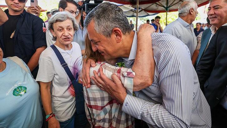 Özgür Özel, Ankara'da pazar esnafıyla bir araya geldi