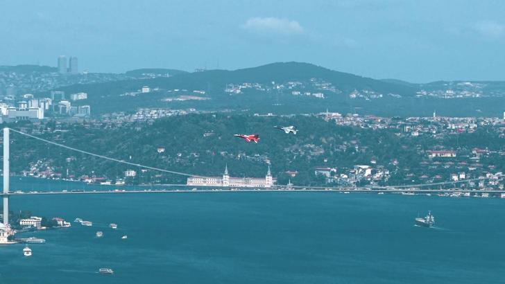 İstanbul- 'HÜRJET' ve 'HÜRKUŞ' İstanbul semalarında havalandı